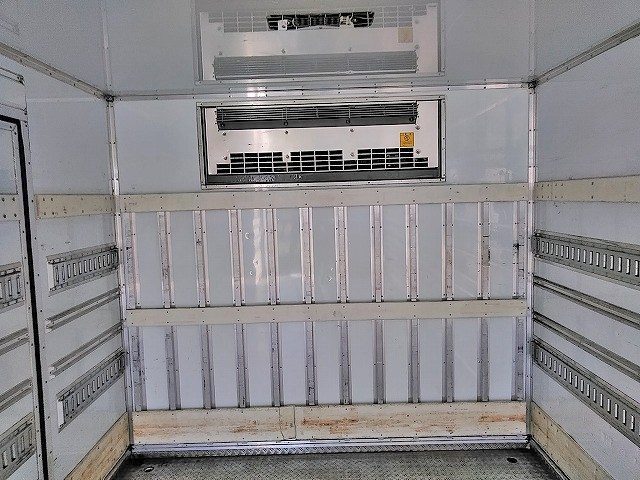 いすゞフォワード冷凍車（冷蔵車）中型（4t）[写真11]