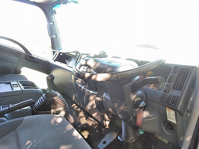 いすゞフォワード冷凍車（冷蔵車）中型（4t）[写真30]