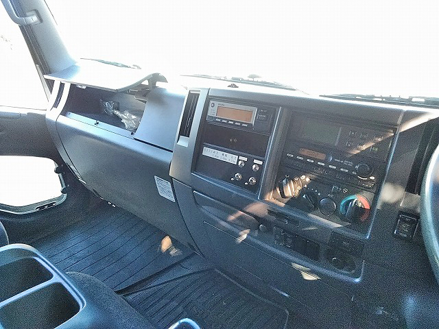 いすゞフォワード冷凍車（冷蔵車）中型（4t）[写真31]