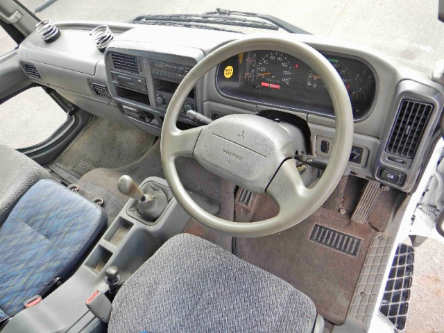 三菱ふそうファイターコンテナ専用車増トン（6t・8t）[写真17]