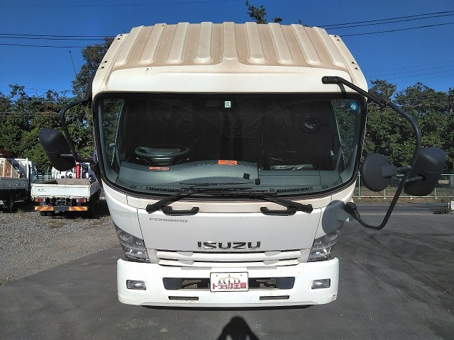 いすゞフォワードユニック4段中型（4t）[写真10]