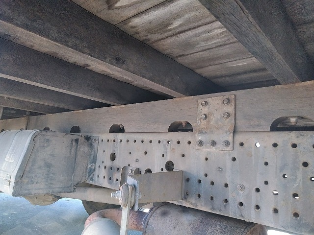 いすゞフォワードユニック4段中型（4t）[写真25]