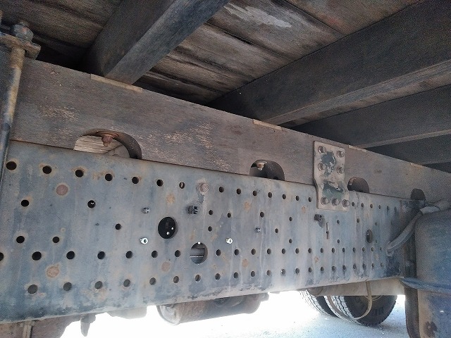 いすゞフォワードユニック4段中型（4t）[写真26]