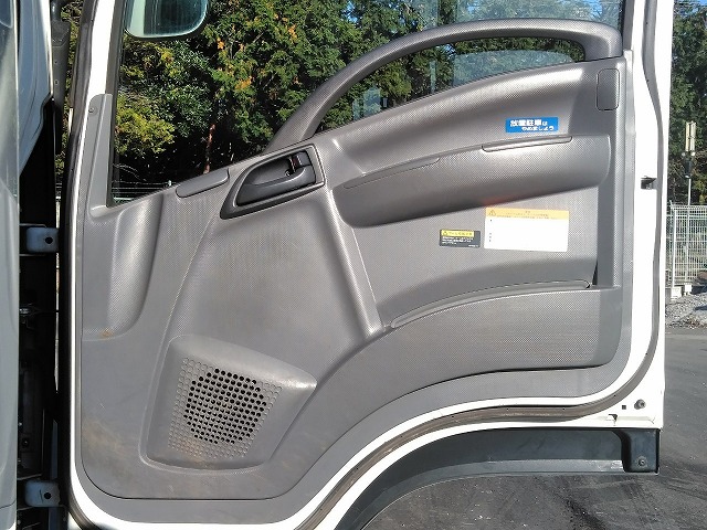 いすゞフォワードユニック4段中型（4t）[写真30]