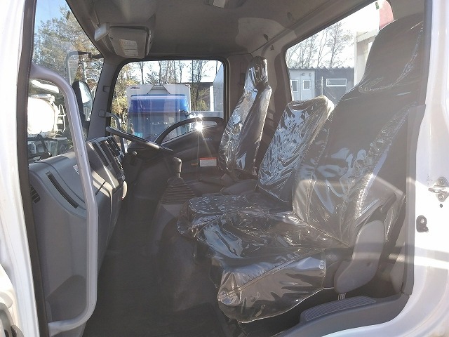 いすゞフォワードユニック4段中型（4t）[写真31]