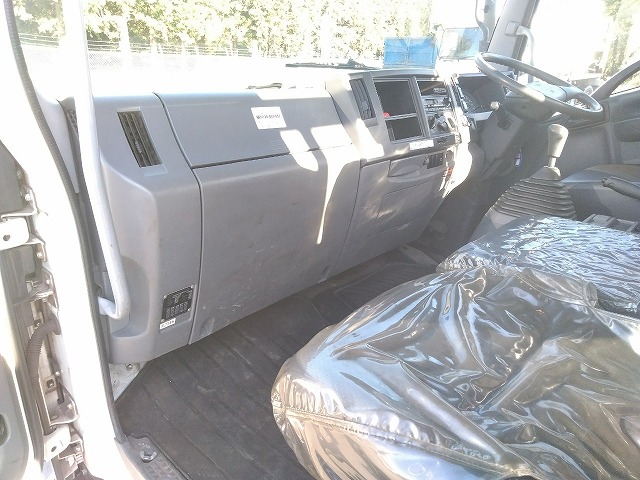 いすゞフォワードユニック4段中型（4t）[写真32]