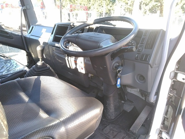 いすゞフォワードユニック4段中型（4t）[写真33]