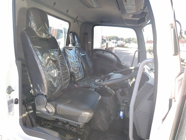 いすゞフォワードユニック4段中型（4t）[写真34]