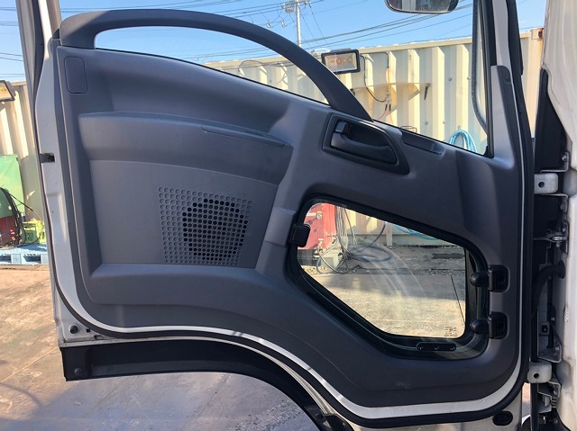 いすゞフォワードアルミバン中型（4t）[写真30]