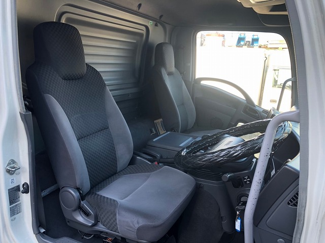 いすゞフォワードアルミバン中型（4t）[写真32]