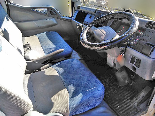 三菱ふそうキャンターダブルキャブ（Wキャブ）小型（2t・3t）[写真18]