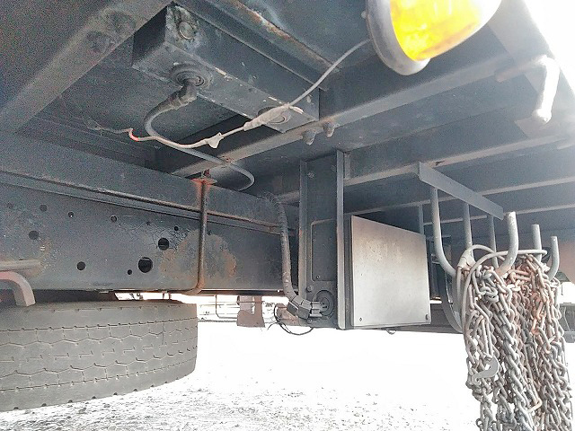 UDトラックスコンドル幌ウイング中型（4t）[写真13]