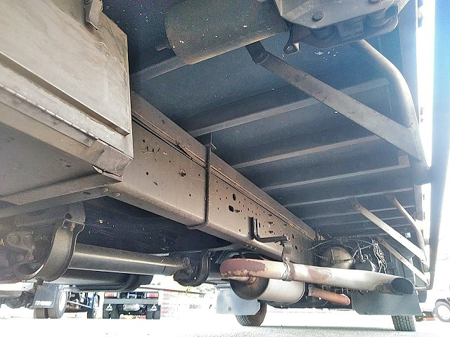 UDトラックスコンドル幌ウイング中型（4t）[写真14]