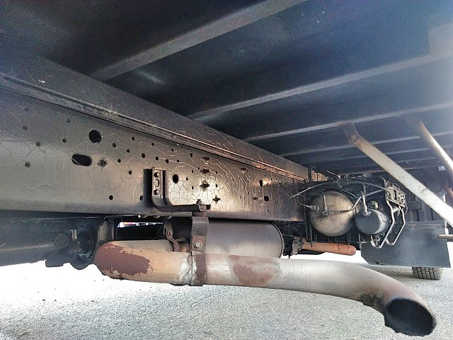 UDトラックスコンドル幌ウイング中型（4t）[写真15]