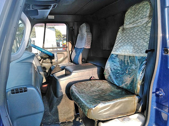 UDトラックスコンドル幌ウイング中型（4t）[写真17]