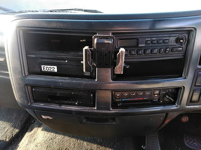 UDトラックスコンドル幌ウイング中型（4t）[写真18]