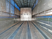 UDトラックスコンドル幌ウイング中型（4t）[写真09]