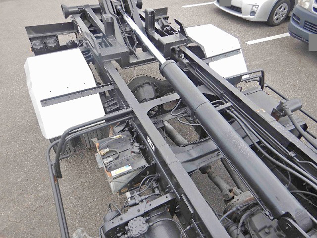 UDトラックスコンドルコンテナ専用車中型（4t）[写真11]