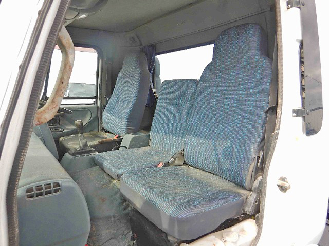 UDトラックスコンドルコンテナ専用車中型（4t）[写真12]