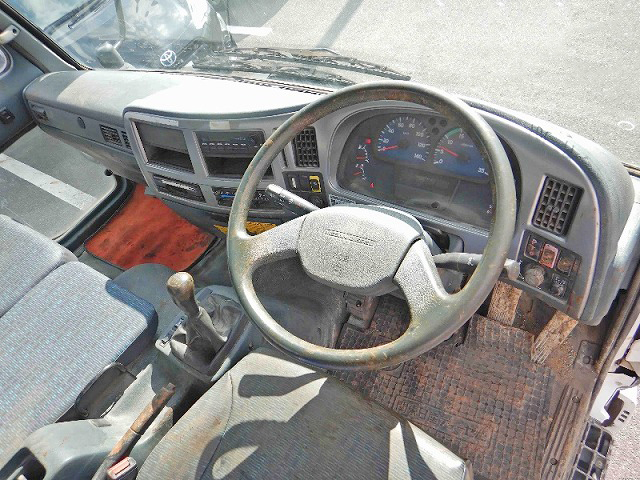 UDトラックスコンドルコンテナ専用車中型（4t）[写真13]