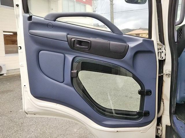 日野レンジャーアルミバン中型（4t）[写真28]