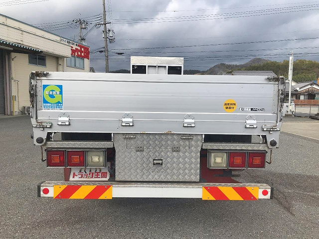 UDトラックスクオン平ボディ大型（10t）[写真11]