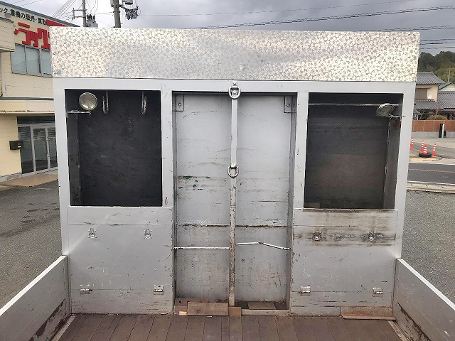 UDトラックスクオン平ボディ大型（10t）[写真13]