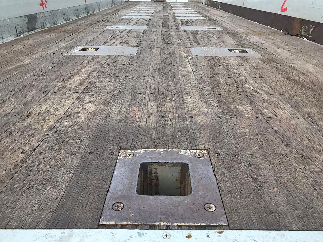 UDトラックスクオン平ボディ大型（10t）[写真14]