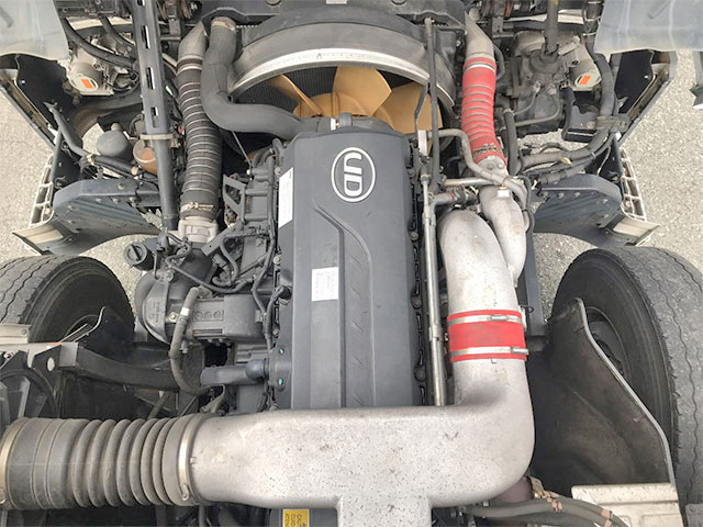 UDトラックスクオン平ボディ大型（10t）[写真23]