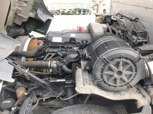 UDトラックスクオン平ボディ大型（10t）[写真24]