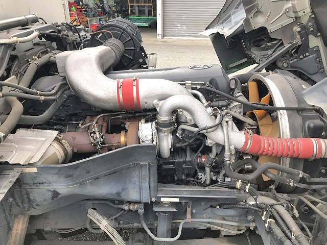 UDトラックスクオン平ボディ大型（10t）[写真25]