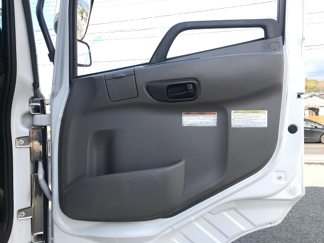 UDトラックスクオン平ボディ大型（10t）[写真28]