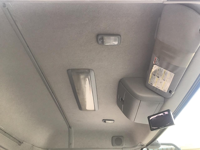 UDトラックスクオン平ボディ大型（10t）[写真31]