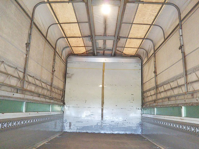 三菱ふそうキャンター幌ウイング小型（2t・3t）[写真11]