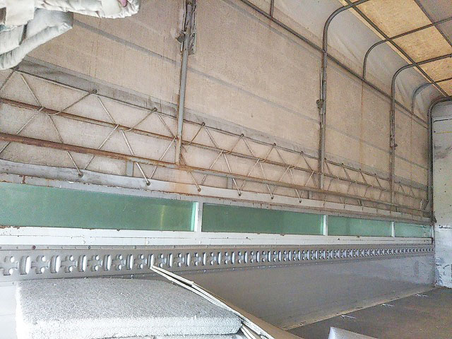 三菱ふそうキャンター幌ウイング小型（2t・3t）[写真12]