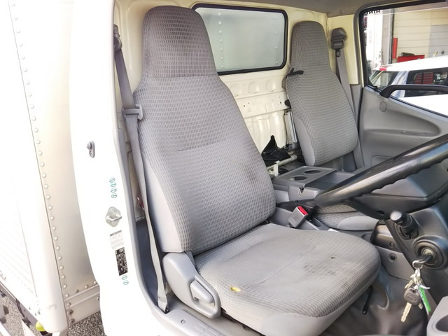 日野デュトロアルミバン小型（2t・3t）[写真30]