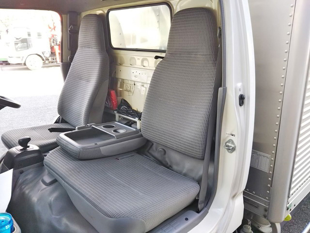 日野デュトロアルミバン小型（2t・3t）[写真31]