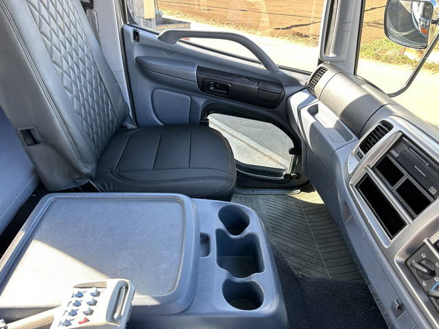 日野レンジャーセルフクレーン4段増トン（6t・8t）[写真26]