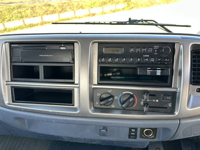 日野レンジャーセルフクレーン4段増トン（6t・8t）[写真28]