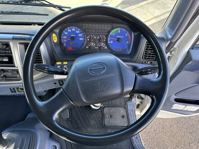 日野レンジャーセルフクレーン4段増トン（6t・8t）[写真30]