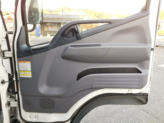 三菱ふそうキャンター平ボディ小型（2t・3t）[写真33]