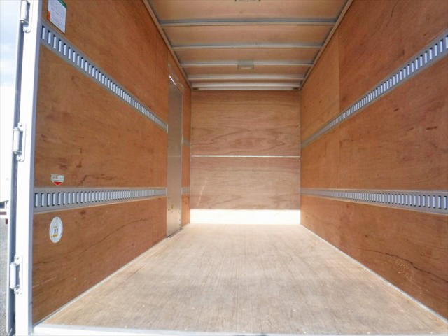 いすゞエルフアルミバン小型（2t・3t）[写真11]