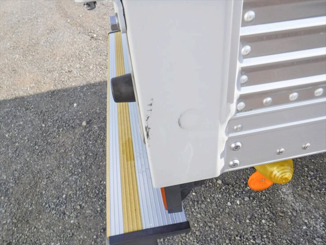 いすゞエルフアルミバン小型（2t・3t）[写真13]