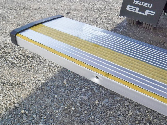 いすゞエルフアルミバン小型（2t・3t）[写真14]