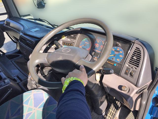 日野プロフィアアルミブロック大型（10t）[写真23]