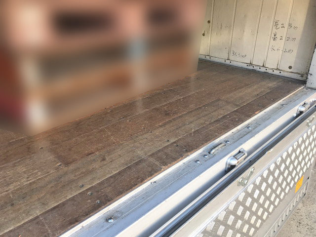 三菱ふそうファイターアルミウイング中型（4t）[写真07]