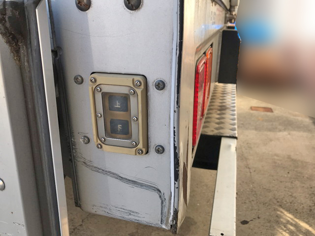 三菱ふそうファイターアルミウイング中型（4t）[写真08]