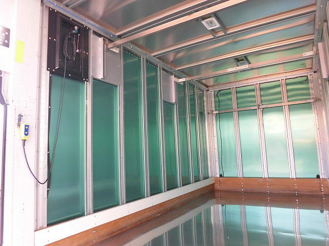 三菱ふそうキャンターパネルバン小型（2t・3t）[写真10]