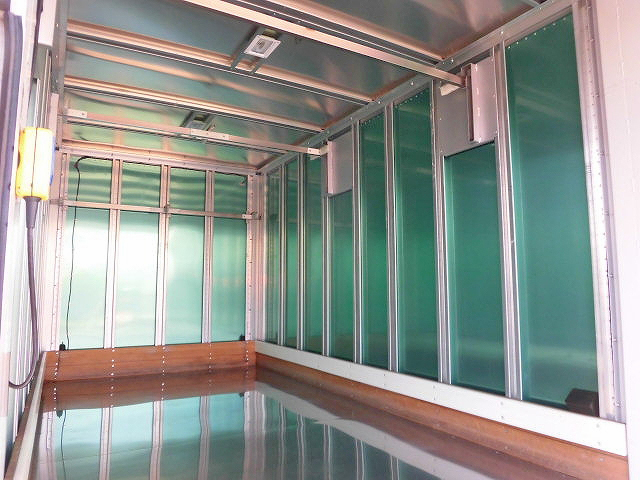 三菱ふそうキャンターパネルバン小型（2t・3t）[写真11]