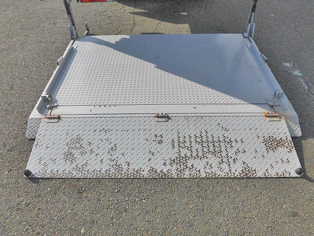 三菱ふそうキャンターパネルバン小型（2t・3t）[写真12]